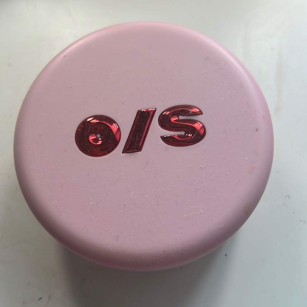 One size translucent powder.